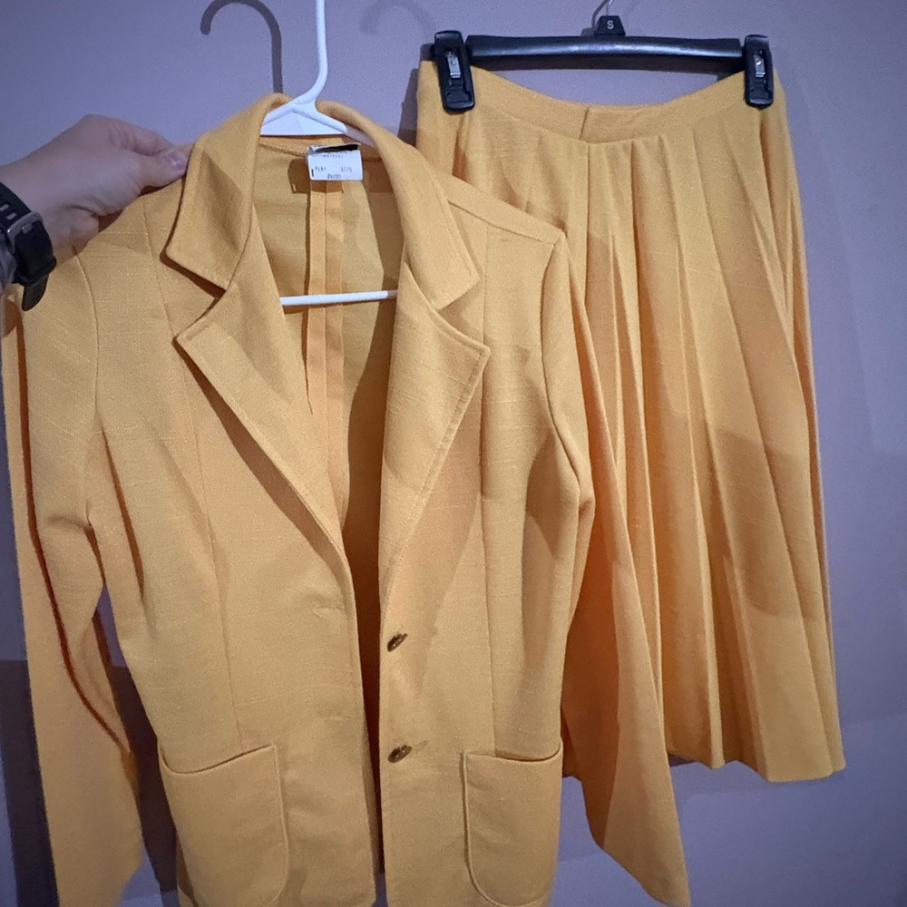 True vintage canary yellow suit set